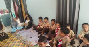 Implementasikan Kemanusiaan Sejak dini, Pramuka SD Negeri 2 Kutaliman Jenguk Teman Sakit